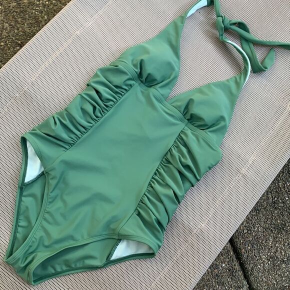🟢3 items for $20—-CUPSHE one piece swimsuit halter style ruching partial lining - Picture 1 of 9
